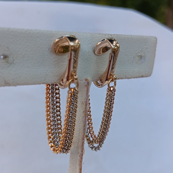 Vintage Avon Clip-on Chain Earrings - Picture 2 of 4